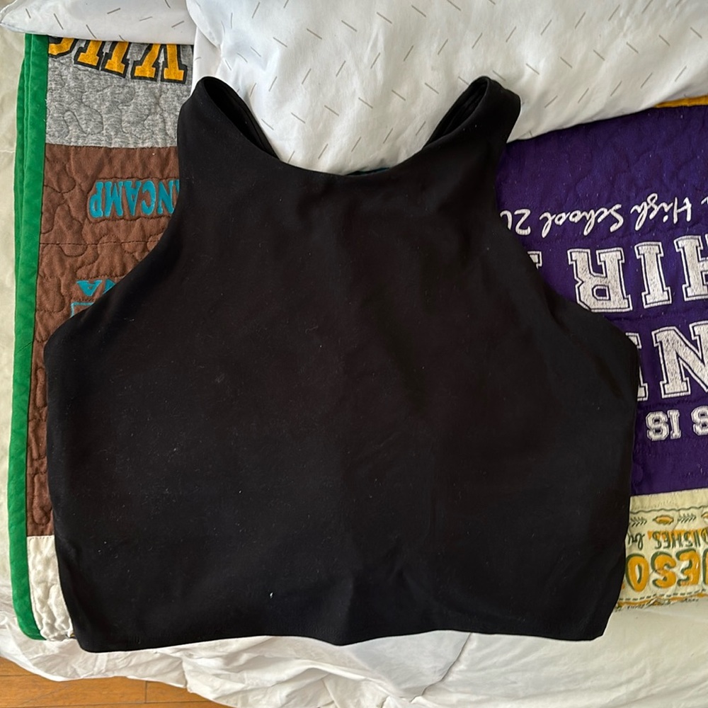 Athleta Conscious Crop